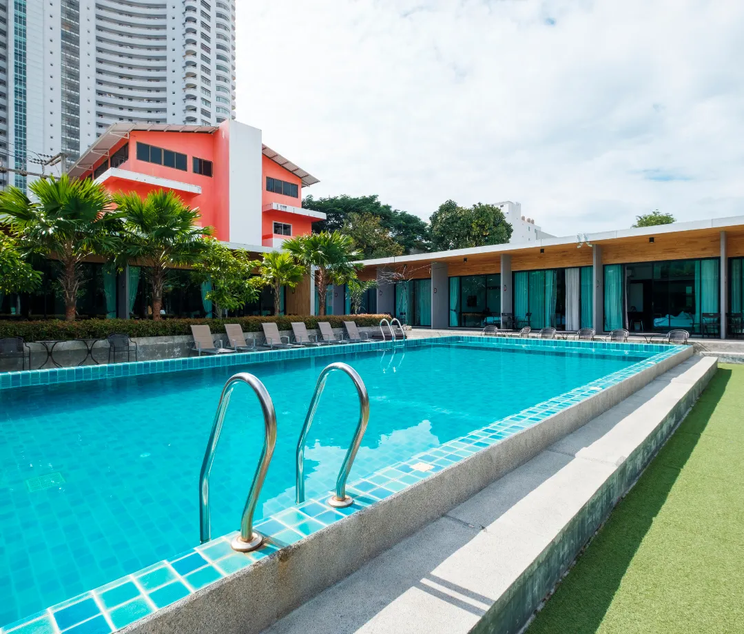 Professional swimming pool cleaning in Dubai villa – crystal clear water results